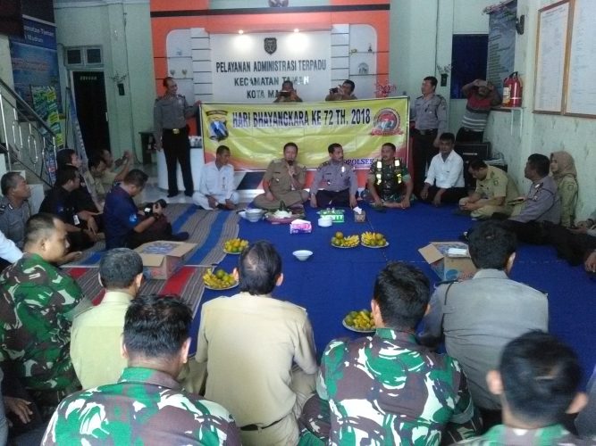 MEMPERINGATI HARI ULANG TAHUN BHAYANGKARA OLEH TIGA PILAR DI KEC. TAMAN KOTA MADIUN