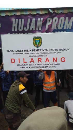 PEMASANGAN PLANG DI UD. SURYA ABADI JL. MUSI MADIUN