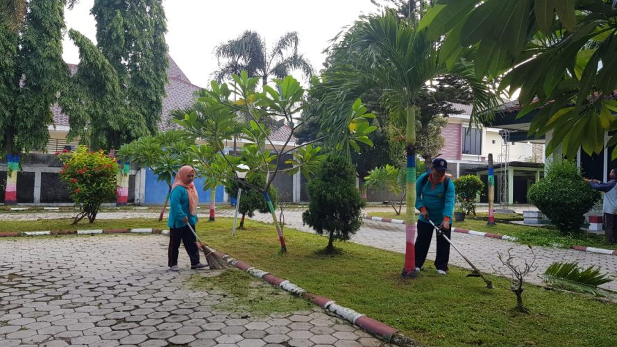 Kegiatan Kerja Bakti Kecamatan Taman